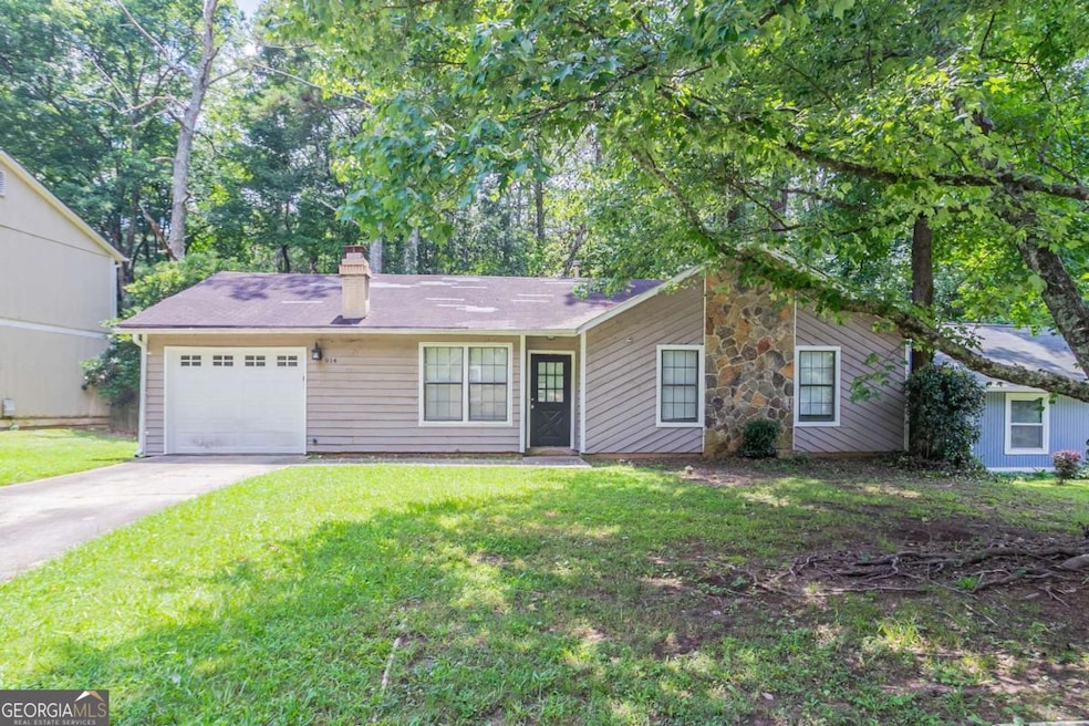 914 Hemingway Rd, Stone Mountain, GA 30088 - photo 1