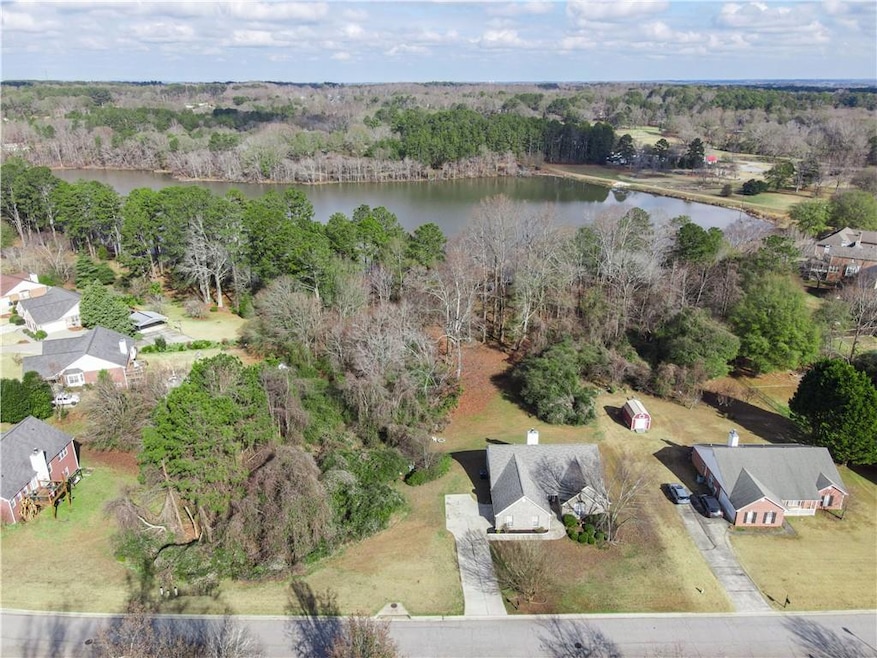 719 Overlook Dr, Winder, GA 30680 - photo 1