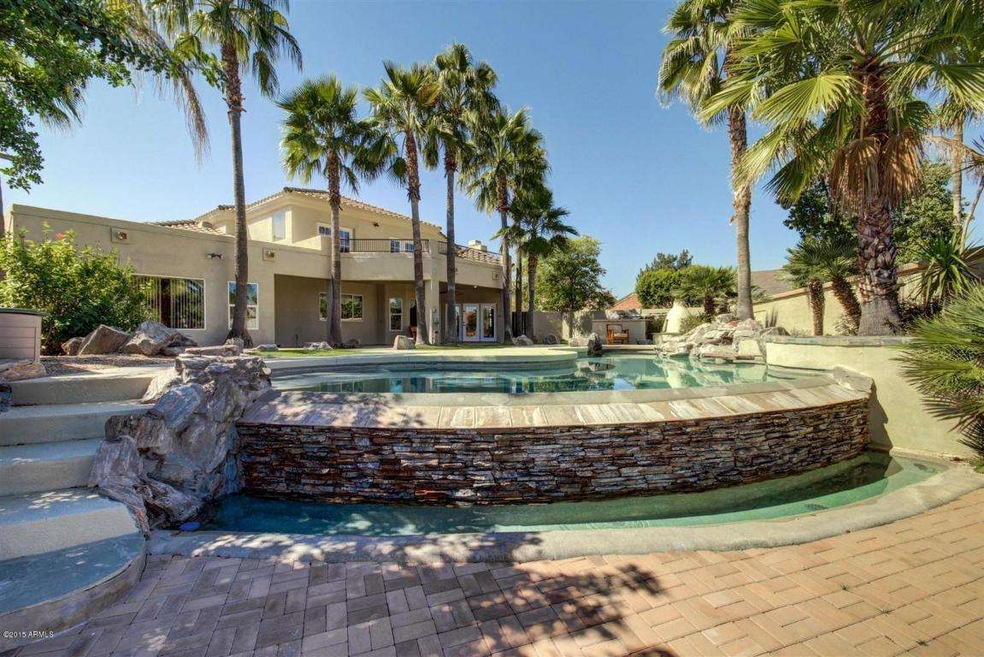 Waterfront Lot / Heated Negative Edge Po