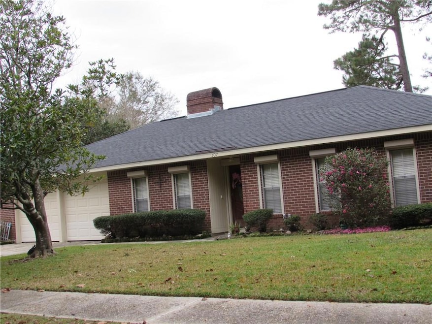 307 Clover Dr, Slidell, LA 70458 - photo 1