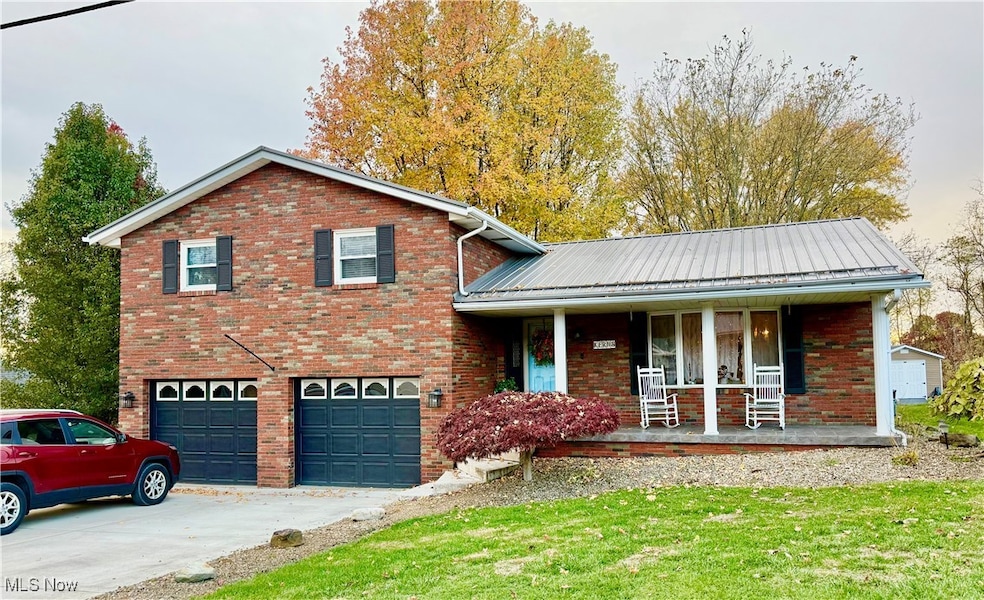 939 Robin Hood Dr, Follansbee, WV 26037 - photo 1