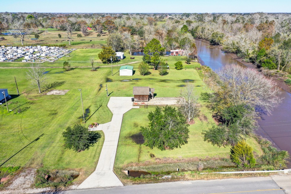 2406 Migues Rd, New Iberia, LA 70560 - photo 1