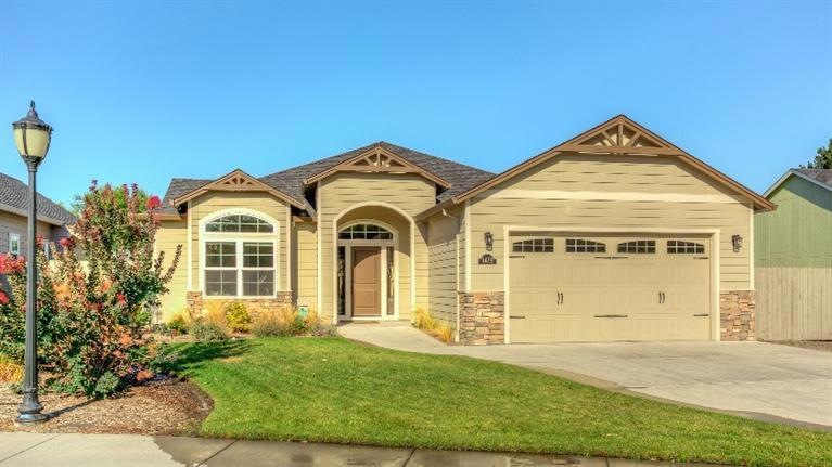 1479 Foxwood Dr, Medford, OR 97504 - photo 1