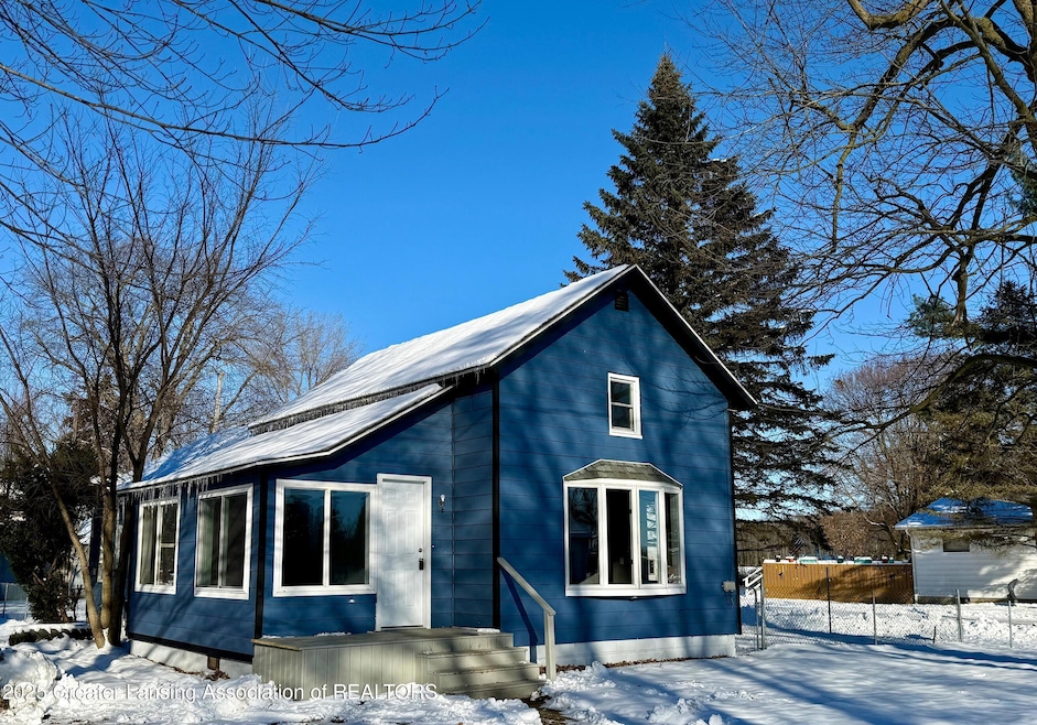 129 E Fulton St, Pompeii, MI 48874 - photo 1