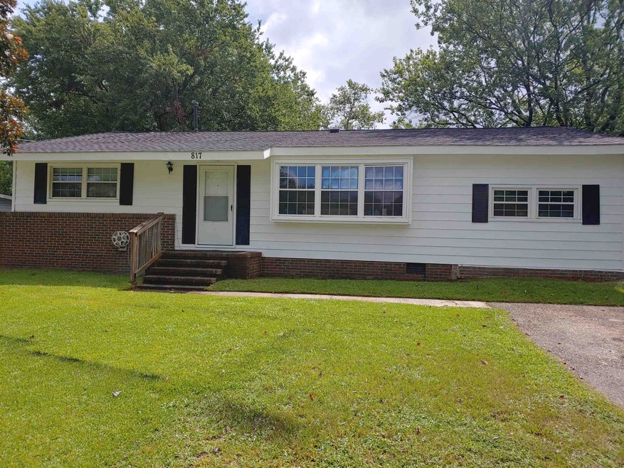 817 Berwick Dr, Fayetteville, NC 28314 - photo 1