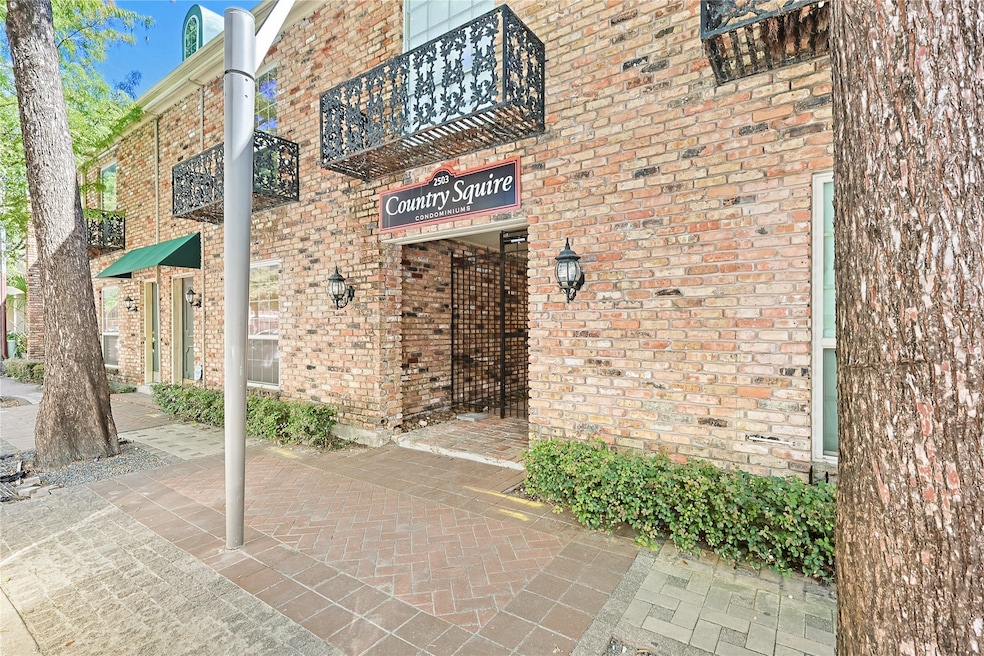 2503 Mccue Rd unit 10, Houston, TX 77056 - photo 1