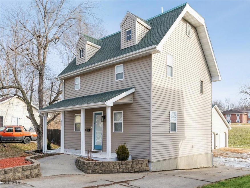 610 1st St S, Newton, IA 50208 - photo 1