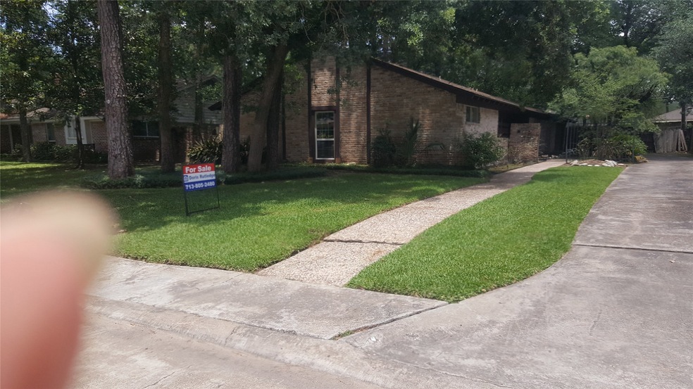 10218 Candlewood Dr, Houston, TX 77042 - photo 1