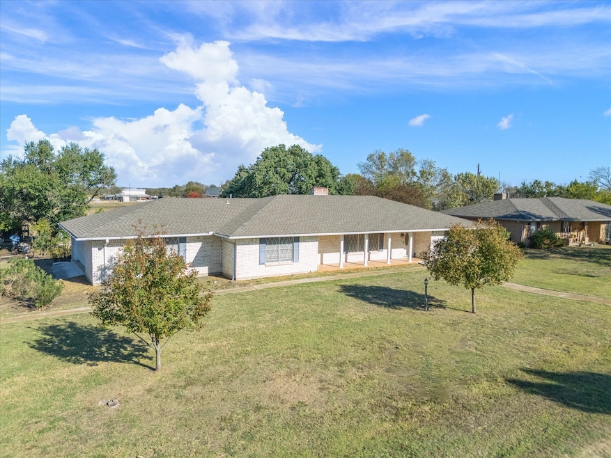 603 E Pace St, Frost, TX 76641 - photo 1