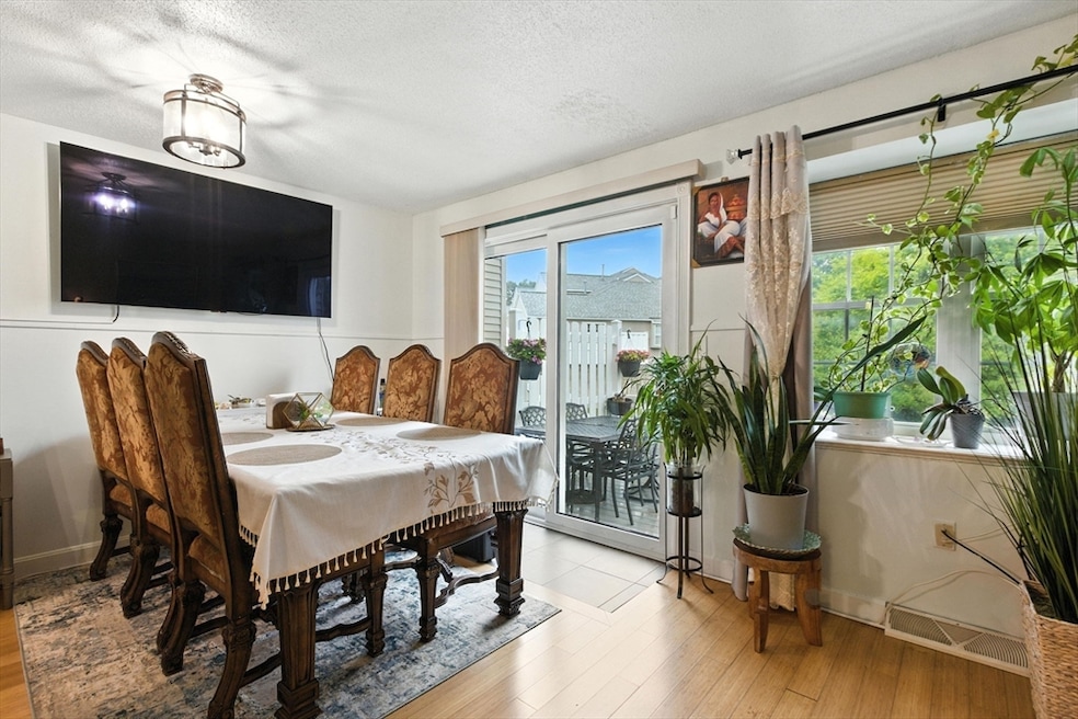 102 Chapman Place unit 102, Leominster, MA 01453 - photo 1