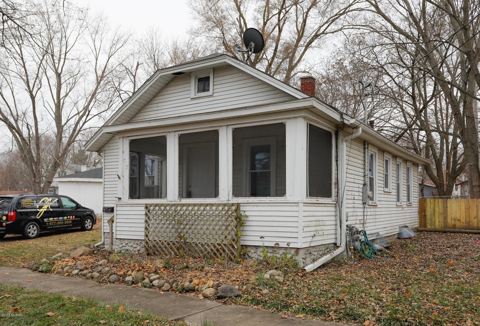 713 Spring St-101