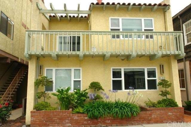 Walk to the beach or the bay from your Peninsula D