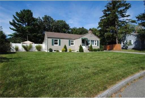 102 Kirk Dr, Springfield, MA 01109 - photo 1