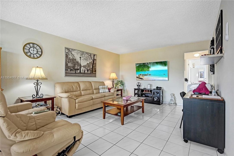 1015 SW 11th Ave unit 11K, Hallandale Beach, FL 33009 - photo 1