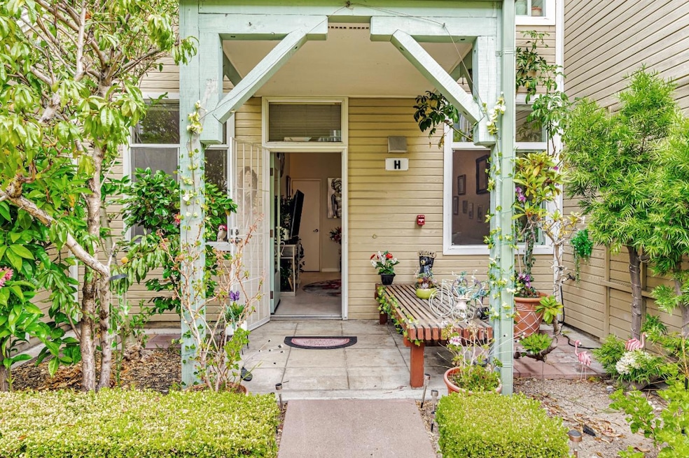 101 Blossom Cir unit H, San Mateo, CA 94403 - photo 1