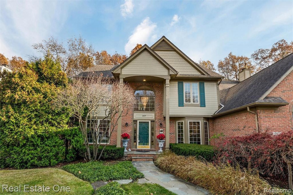 2877 W Bloomfield Oaks Dr, West Bloomfield Township, MI 48324 - photo 1