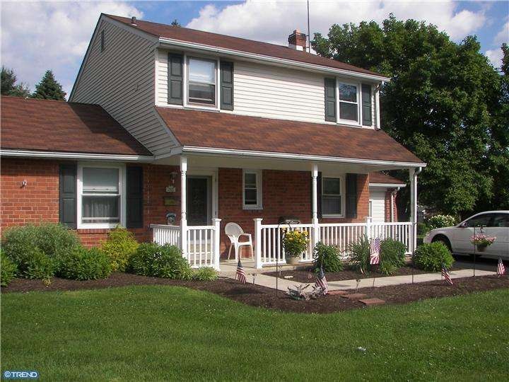 712 Lincoln Dr, Brookhaven, PA 19015 - photo 1