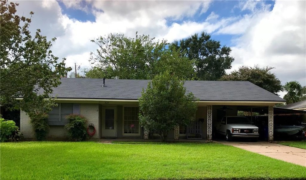 327 Mockingbird Ln, approximately 1,962 square fee