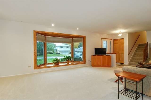 4506 Magnolia Dr, Rolling Meadows, IL 60008 - photo 1