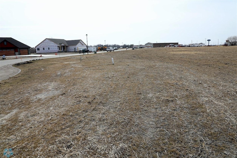 1736 Magnolia Ct, Wahpeton, ND 58075 - photo 1