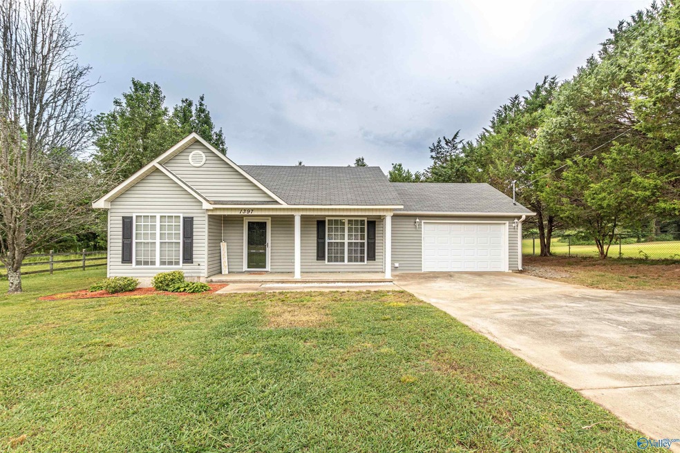 1397 Community Ln, Hartselle, AL 35640