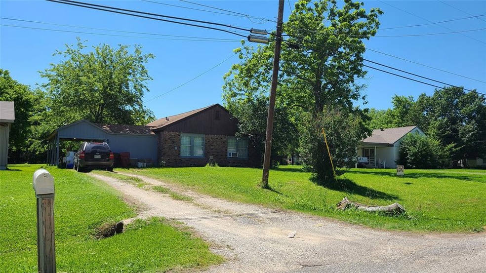 1921 Franklin Ave, Bonham, TX 75418 - photo 1