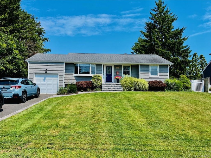 80 Udalia Ct, West Islip, NY 11795 - photo 1