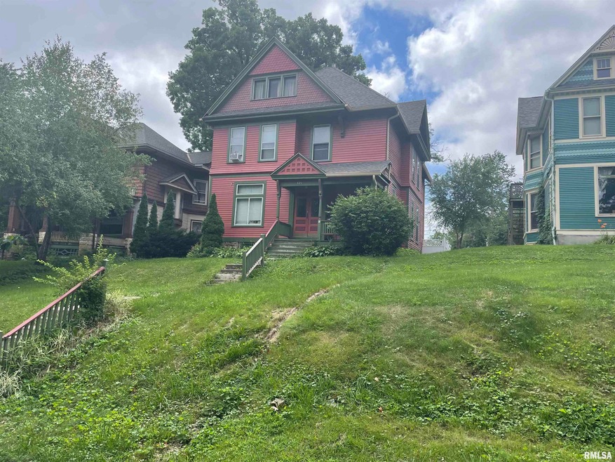 521 W 8th St unit 1, Davenport, IA 52803 - photo 1