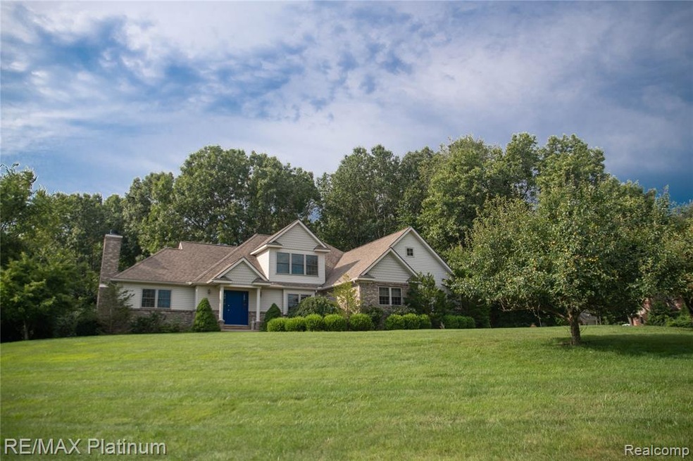 Custom Built One Owner 2,392 Sqft 1 1/2 Story on L