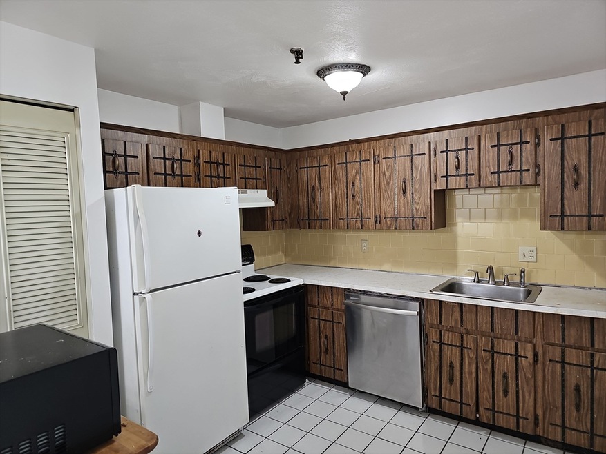 Sagamore Place Condominiums unit 411, Quincy, MA 02171 - photo 1