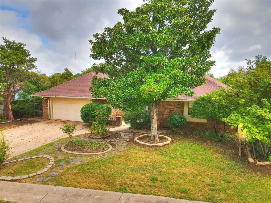 1812 N Lincoln Ave, Moore, OK 73160 - photo 1