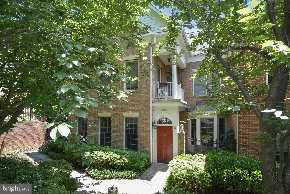 8527 Gavin Manor Ct, Chevy Chase, MD 20815 - photo 1