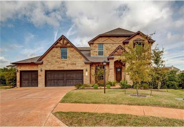Beautiful Standard Pacific home with 3 car garage 