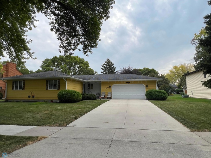 1808 19th St S, Fargo, ND 58103 - photo 1