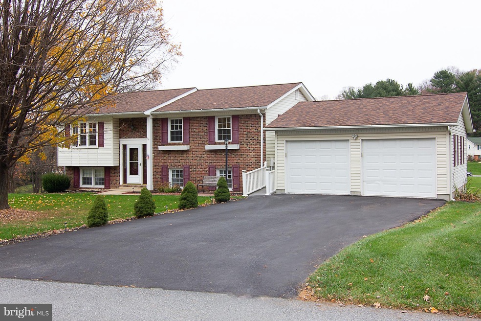 5907 Dale Dr, Sykesville, MD 21784 - photo 1