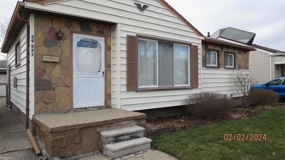 29571 Rosemont St, Roseville, MI 48066 - photo 1
