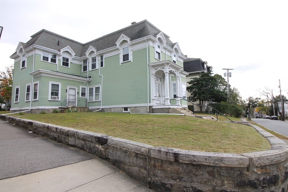 30 Crescent St unit 4, Wakefield, MA 01880 - photo 1