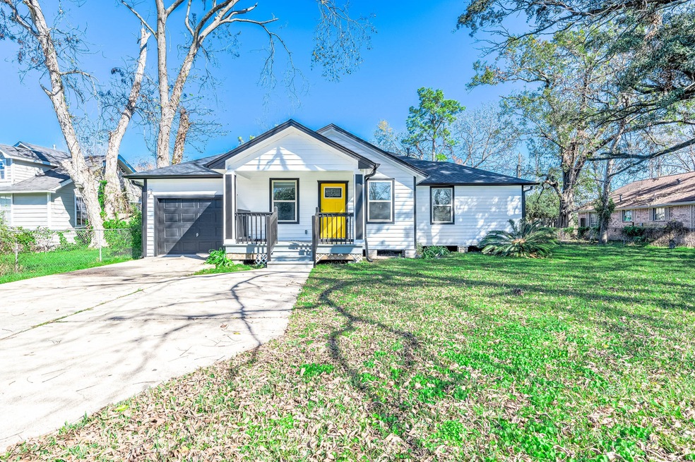 6502 Frisco St, Houston, TX 77022 - photo 1