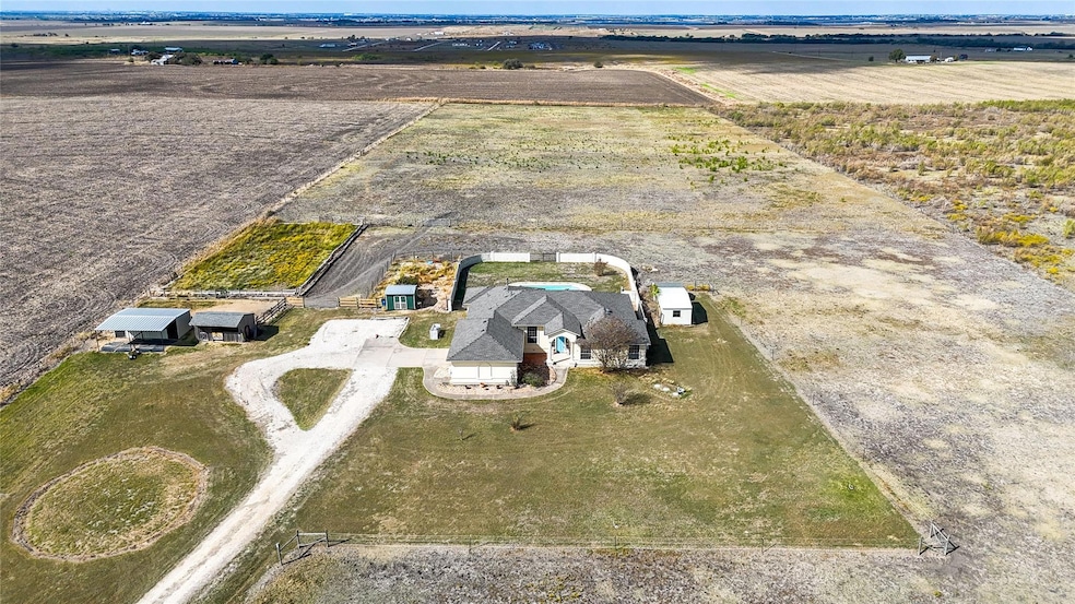 15620 Harry Lind Rd, Elgin, TX 78621 - photo 1