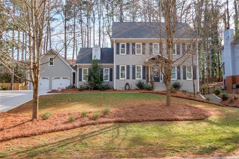 Stunning 6 bed, 4 bath home in Chimney Lakes!