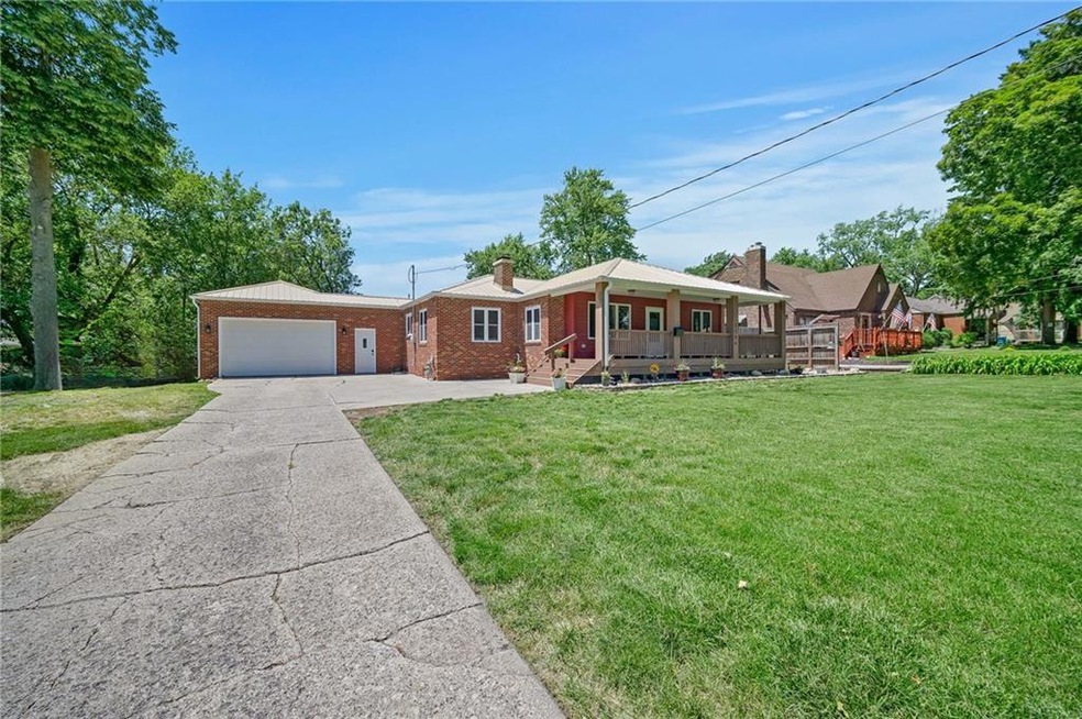 2104 E 29th St, Des Moines, IA 50317 - photo 1