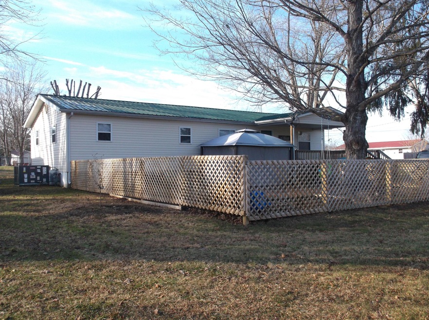 467 Dillon St, Crossville, TN 38555 - photo 1