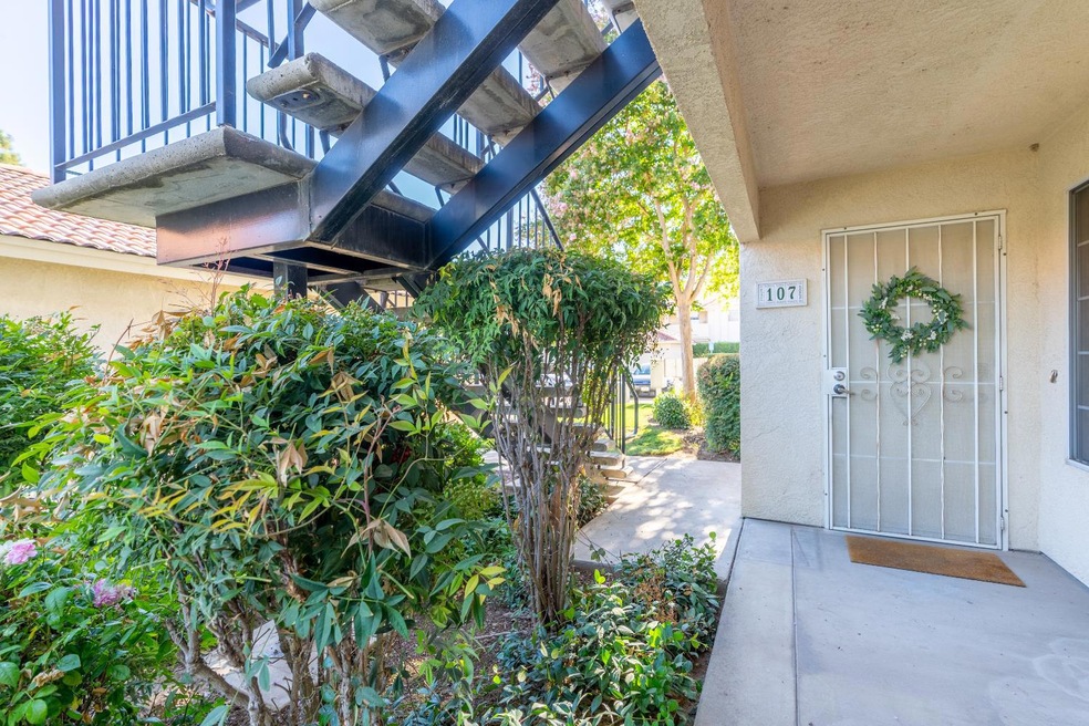 1542 E Alluvial Ave unit 107, Fresno, CA 93720 - photo 1