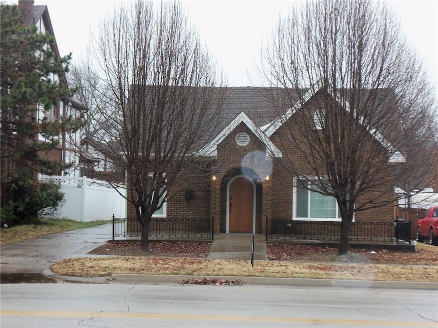 1127 N Broadway Ave, Shawnee, OK 74801 - photo 1