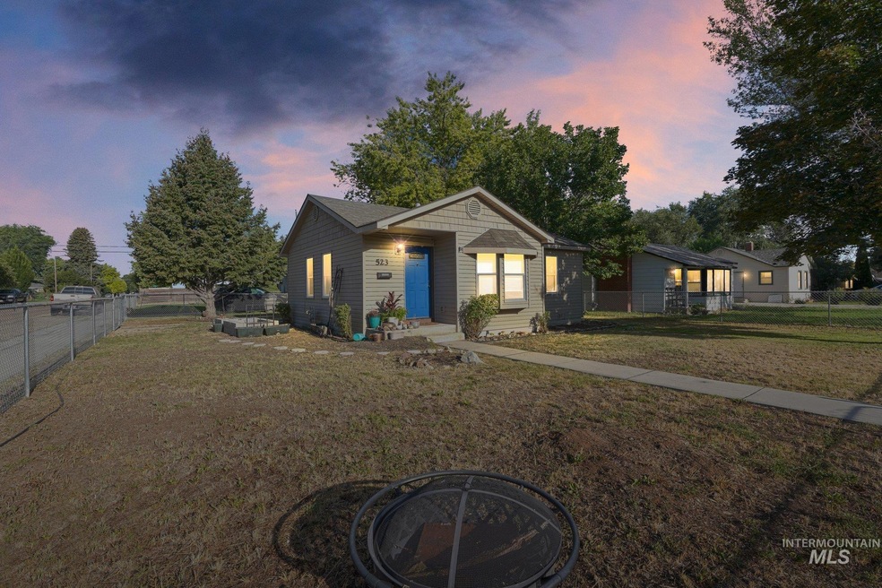 523 Banner St, Nampa, ID 83686 - photo 1