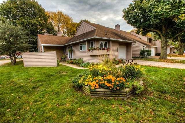Exterior Front. Enjoy carefree ranch townhome cond