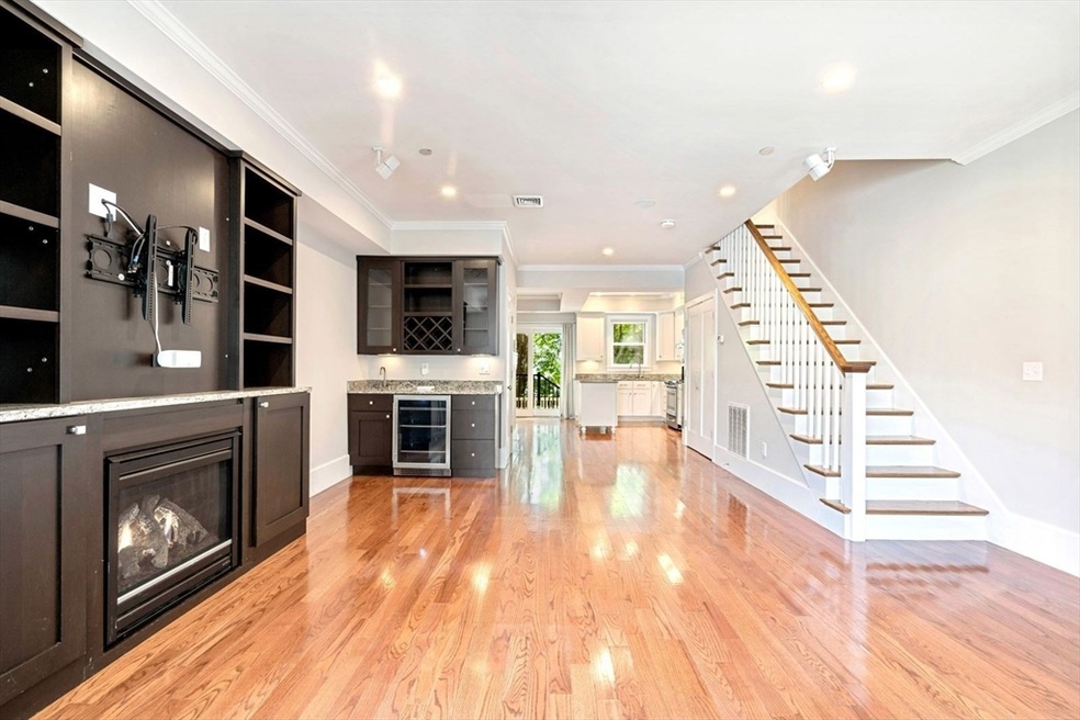 257 W 3rd St unit 3, Boston, MA 02127 - photo 1