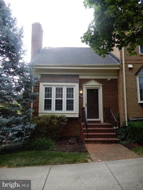 2528 Fairfax Dr unit B, Arlington, VA 22201 - photo 1
