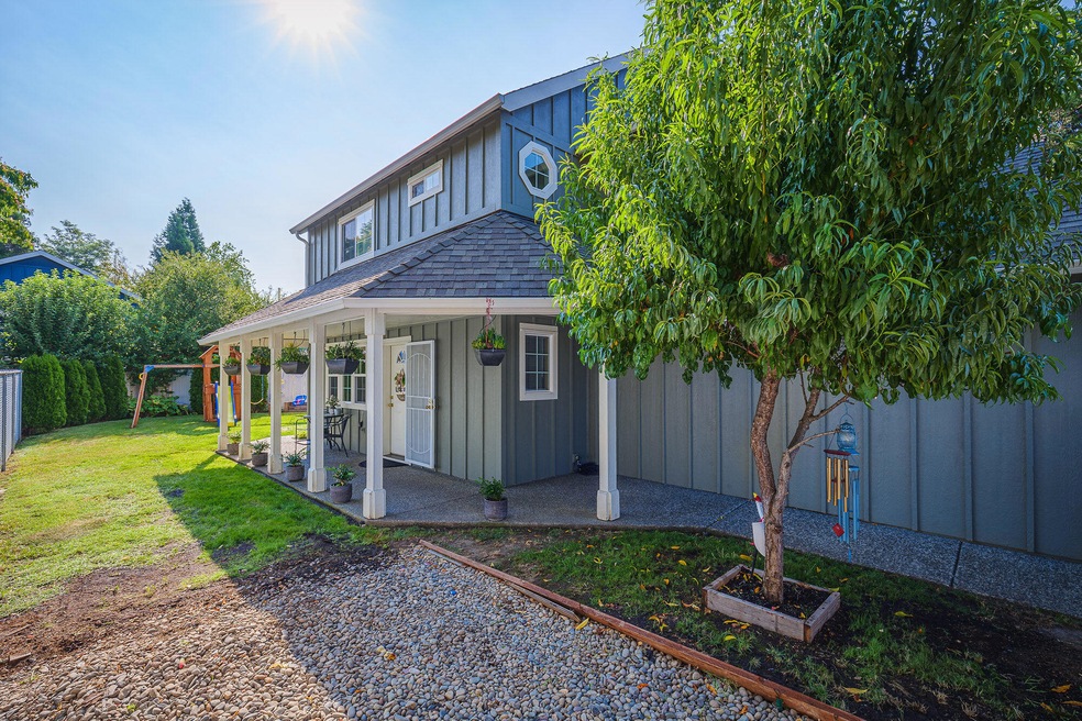 1299 Vista Dr, Grants Pass, OR 97527 - photo 1