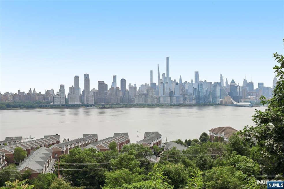 Sold $250,000 • Co-Listing Agent